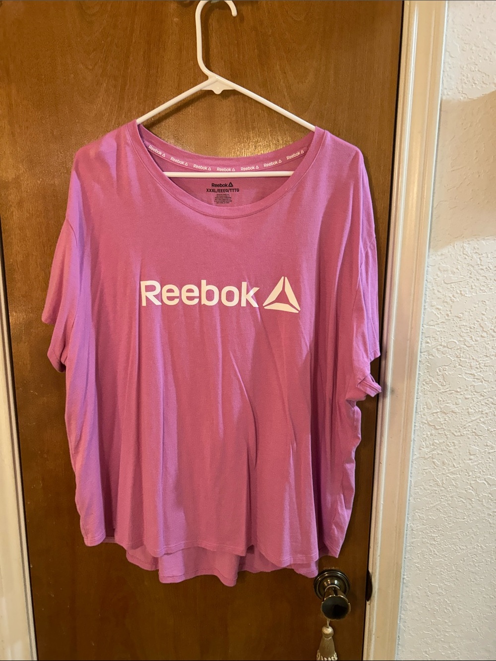 Reebok Women's Purple-Pink Logo Short Sleeve Tee. XXXL. Like new
